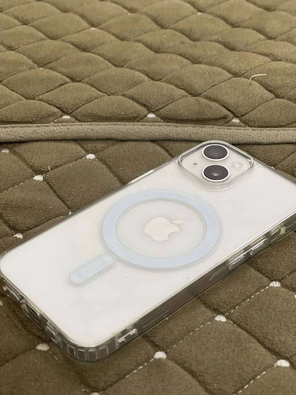 ايفون 14عادي بطارية97 الذاكره 128 الجهاز ما مفتوح جديد نموذجm ملحقات كامله مكاني ديوانيه مركز ***********
