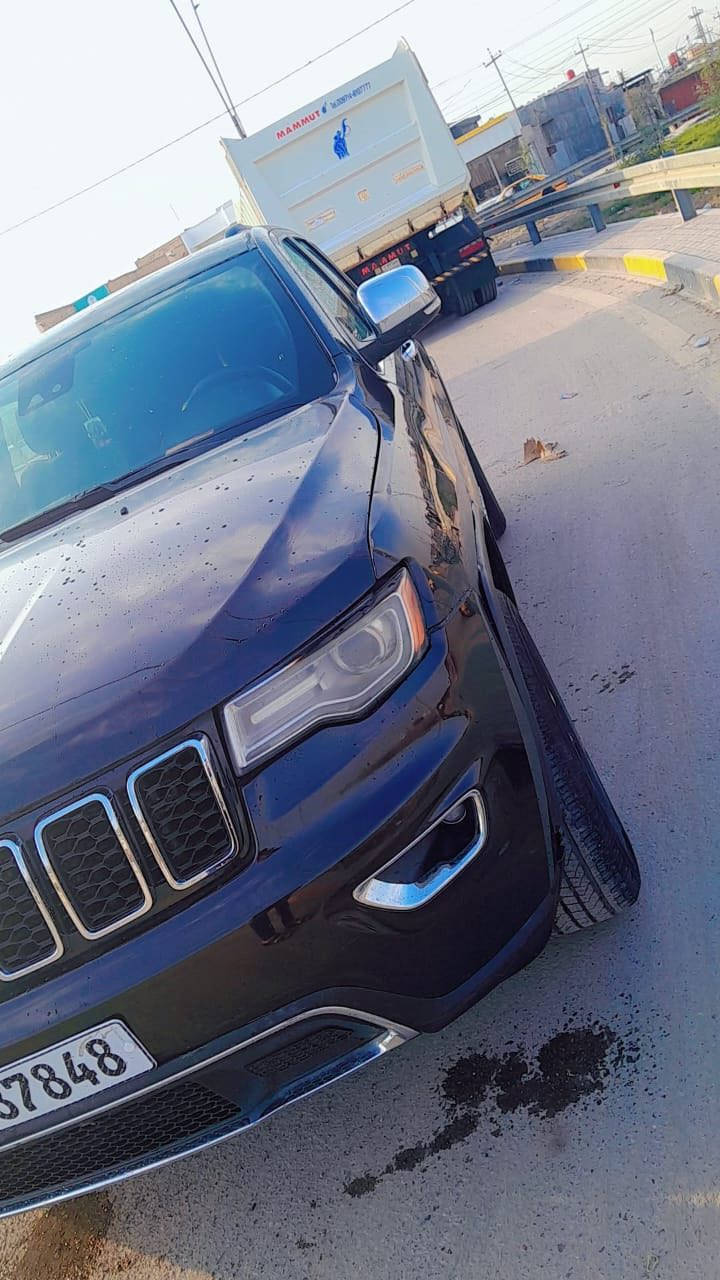 السلام عليكم 

جيب شيروكي اسود فول مواصفات لمتدد موديل 2015 
رقم بصرة  بيهه جاملق الايسر والبنيد بامريكا وهنا بالعراق صار حادث بيها بالجاملق الايمن وتبدل مع الدعاميه
حدادية تايرات كهربائيات باتري زينون كله جاهز سيارة نظيفه جدا 
السعر 180 
السياره بالبصرة 

‭0772 785 6444‬
