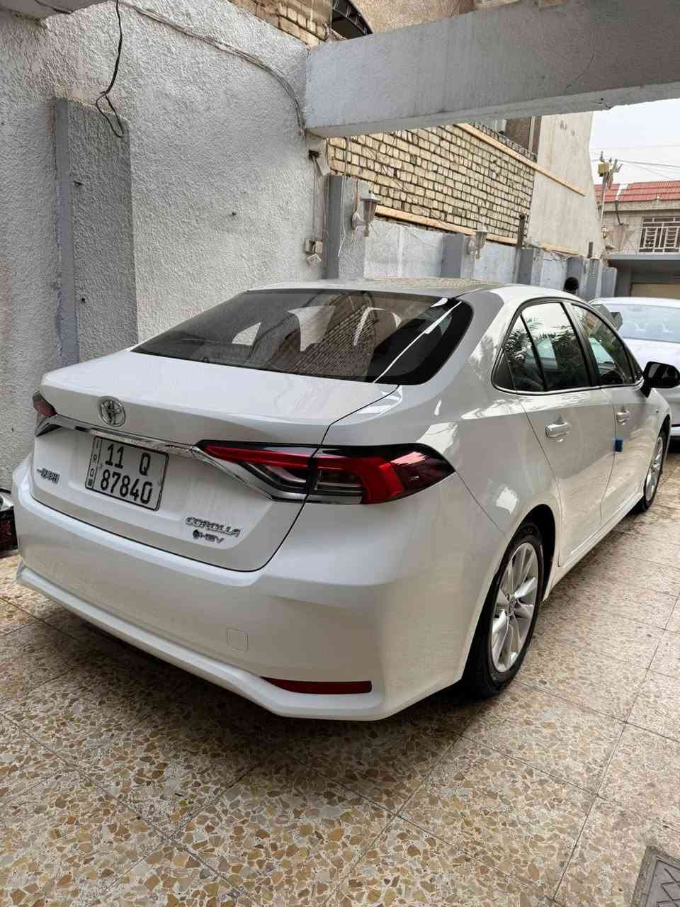 سلام عليكم 
كورلا هايبرد ♻️
سعر ١٤٩ 
موديل 2024 
ممشى السيارة 26.000 الف فقط 
مواصفات 
فتحة سقف 
رادارة 
كامرة خلفية 
بصمة تشغيل 
دخول ذكي 
تحكم مقود كامل 
تحديد مسار 
قياده ذاتيه 
شاشة كبيرة 
وباقي الموصفات المعروفه 
السيارة جديده جداً بدون صبغ بدون تبديل جاهزه من جميع النواحي 
مكان السيارة بغداد شارع فلسطين  
هاتف   ‭0771 522 6031‬
