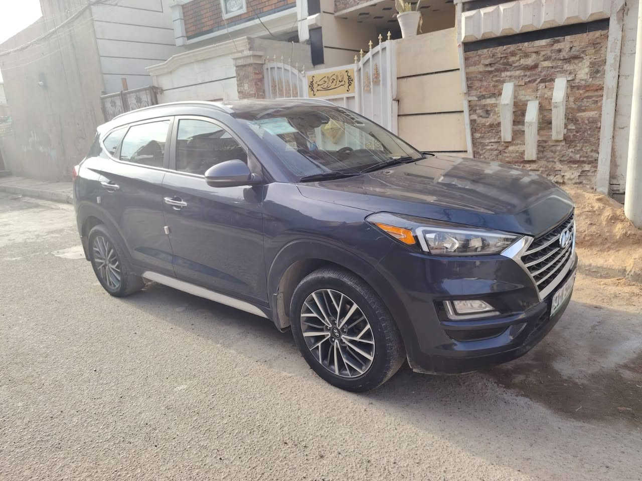 سلام وعليكم  سياره توسان 2020 وارد امريكي فول ليمتد عده الفتحه بصمه كشنات جلد وكهرباء تدفئه وتبريد بل كشنات تحكم ستيرن مثبت سرعه تبريد قطعتين صندوق كهرباء لغود شواصي مكفوله كير محرك على وضع الشركه ماشيه 76 الف سونار موضح بل صور  باسمي تحويل ثاني يوم سعر 150 وبيه مجال عنواني بغداد تقاطع درويش ***********
