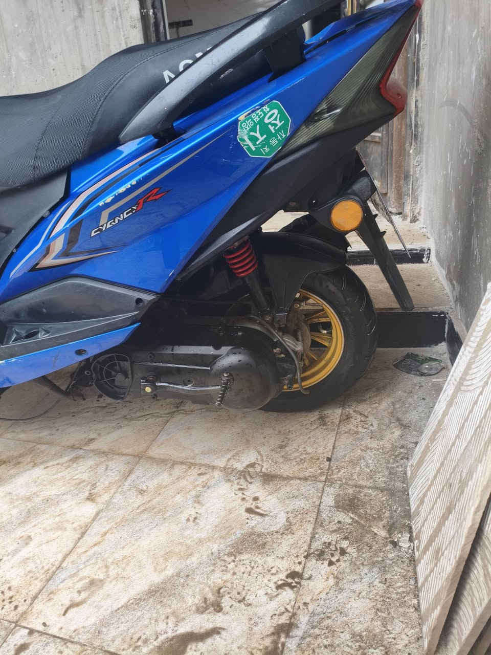 سكنس للبيع نضيفه وبرغي ما مفتوح بيها كلها بلاديه ما عدا الشوتا وبعد ما يحتاج اسولف عنها صور موجوده كدام عينك وتجي وتشوف ونروح نفحص  سعرها ٧٥٠ مكاني البصره الطوبى والنخيلا رقمي***********
