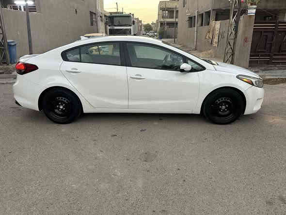 السلام عليكم كيا فورتي وارد أمريكي موديل 2017 حادثها جاملغ وبنيد نفسهن راجعات السيارة ليبل واحد  مواصفات عادية ماشية 107 مكينة وكير وكهربائيات وحدادية خير من اللة  رقم سليمانية تريد تحويل تريد وكالة بسمك عنوانها بغداد كمالية حي الزهراء 
سعر 130 وبيها مجال 
***********
