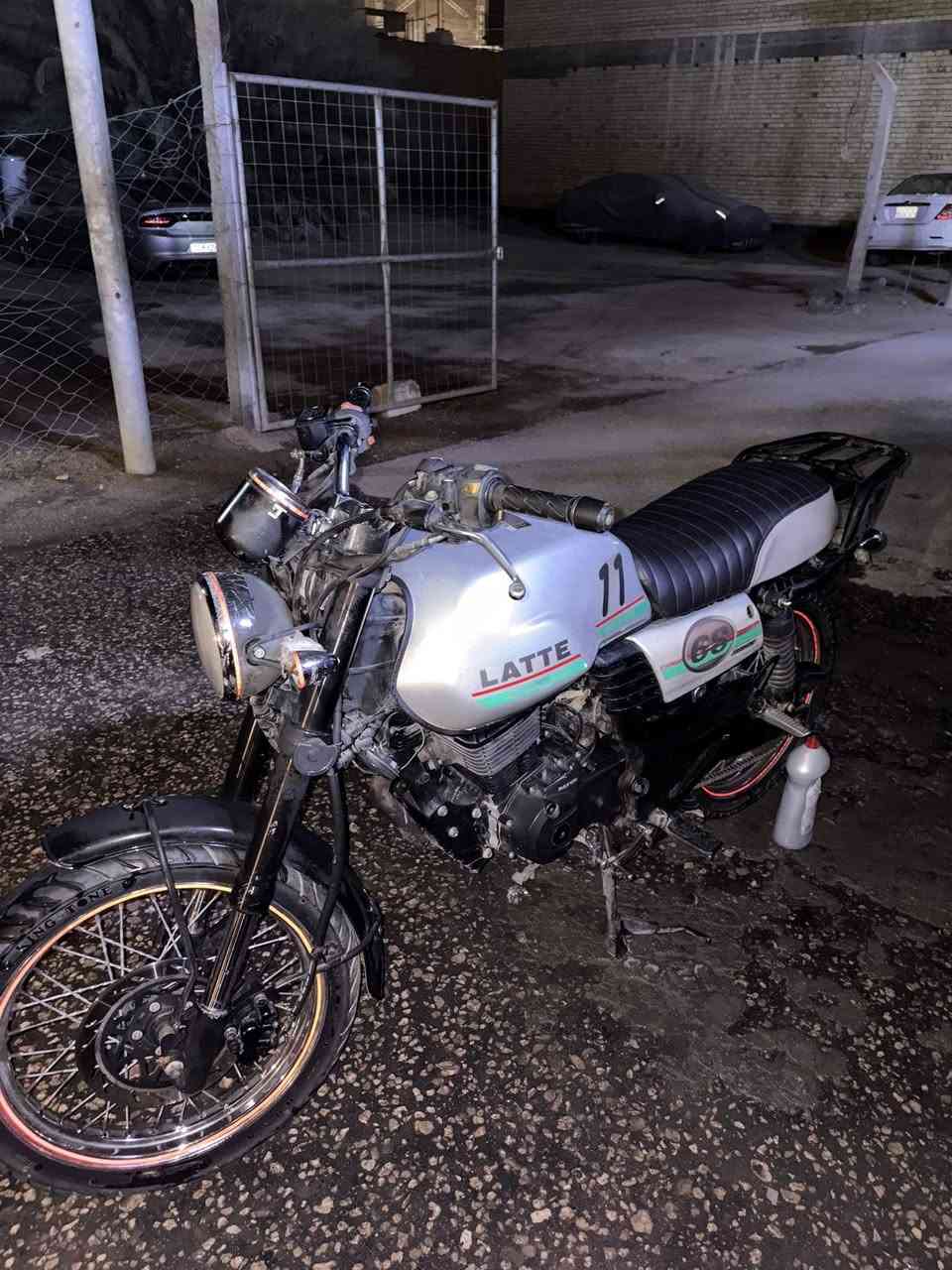 لاتي محرك 150 مكان كربلاء الروضتين 
سعر مليون وميتين وبيها مجال موديل 21 
اوراق اصولي مستعجل على البيعه 
***********

