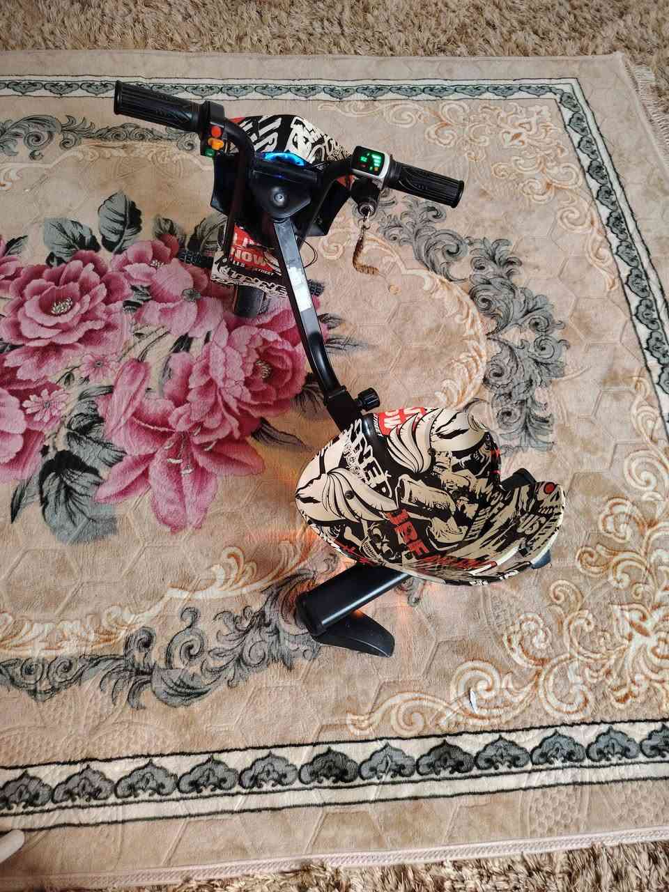 سلام عليكم سكوتر لبيع نضيف شغال سعر ١٠٠ بغداد جسر ديالئ القديم ***********
