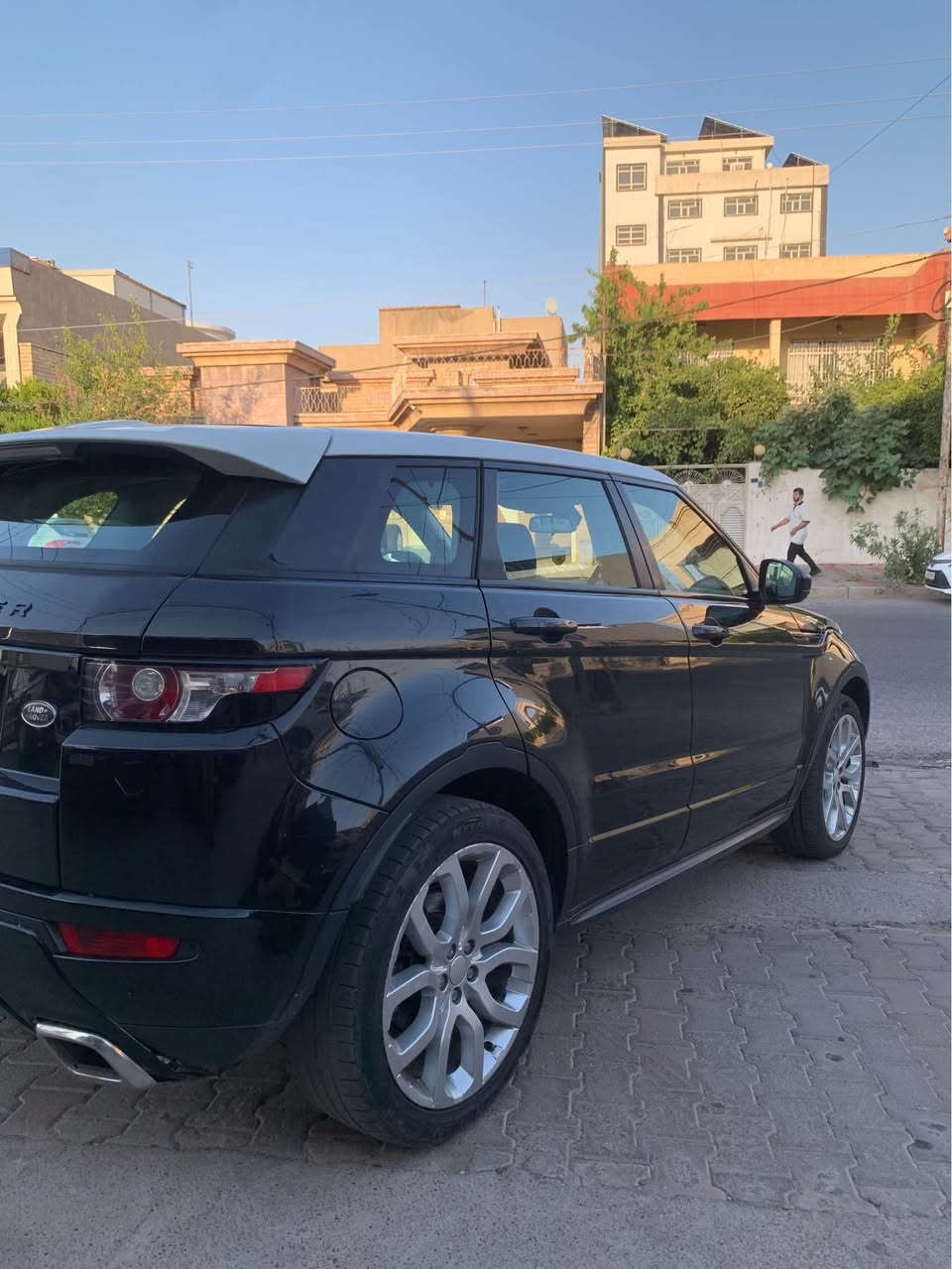 Range Rover.  
فقط بيع ، تەنها فرۆشتن 
Evoque 2015 
سفری شریکەی سردار 
فوول مواسفات بانۆراما 
بێ سبوغ ، بێ لێدران 
بێ ناوگرتن ، بێ ئێڕباگ 
١ دەرگا بیلاد گۆڕاوە 
ڕەقەم سەنەوی نوێیە 
ڕۆیشتن / ١٧٠ هەزار کم 
مەکینە V4 کەپس 

*********** 

نرخ / ١٣٠ $ أربيل, العراق
