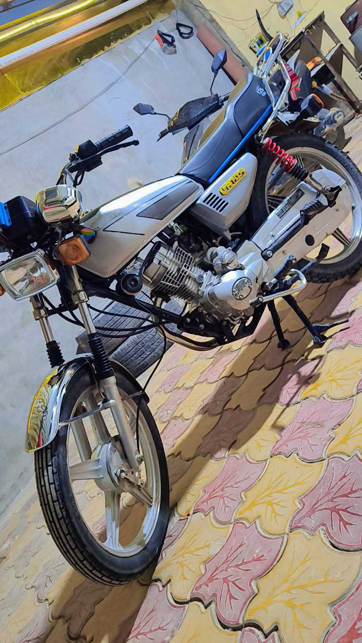 السلام عليكم دراجه بارت للبيع كامله اصولي كلشي شغال موديل 17 تعمير 26 نگره سلف 5نمر دراجه شلعه ومعدل كلش حلوه والنضافه شوفة عينك التفيده يتصل وبالخدمه(***********)
