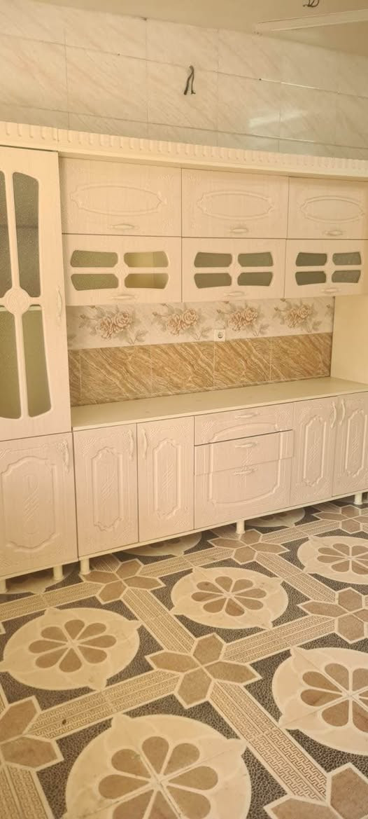 3مترات مع سنك ب350الف
سبالت عدد 3 الواحد ب250
*********** كركوك, العراق
