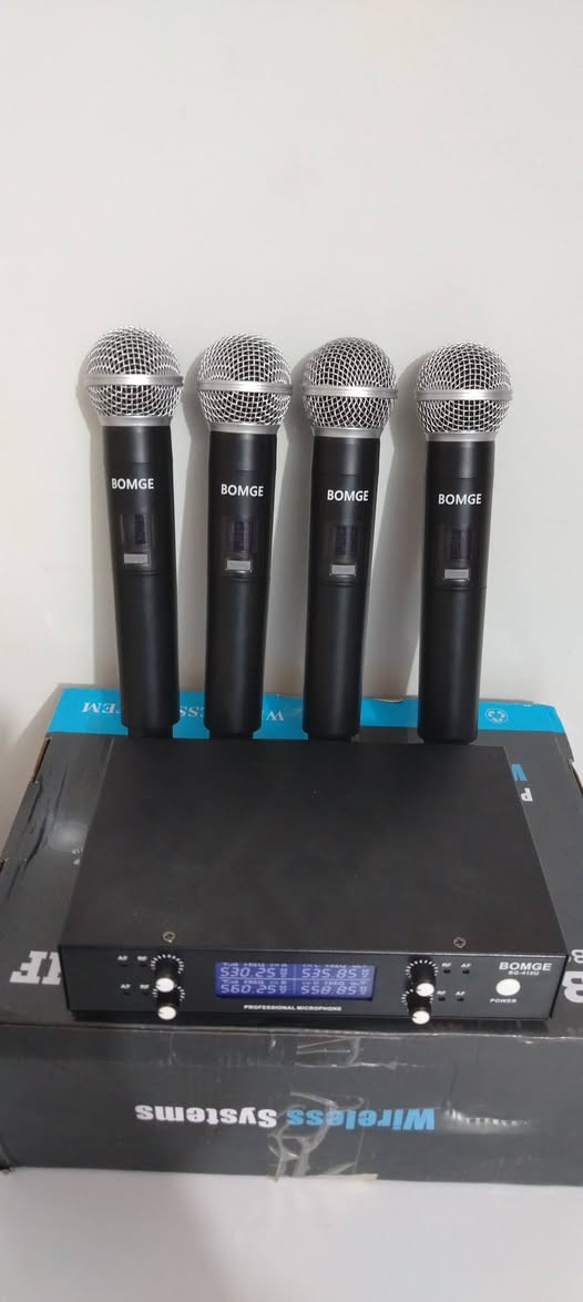 خلي سعر وبالعافيه السلام عليكم ورحمة الله وبركاته خدام الحسين مايكات لاسلكي رباعي مع رسيفر حديد ثقيل باله جديد بكارتونته وجيسه اي استفسار هذه رقمي *********** اخوكم وخادمكم ملا عصام الكربلائي
