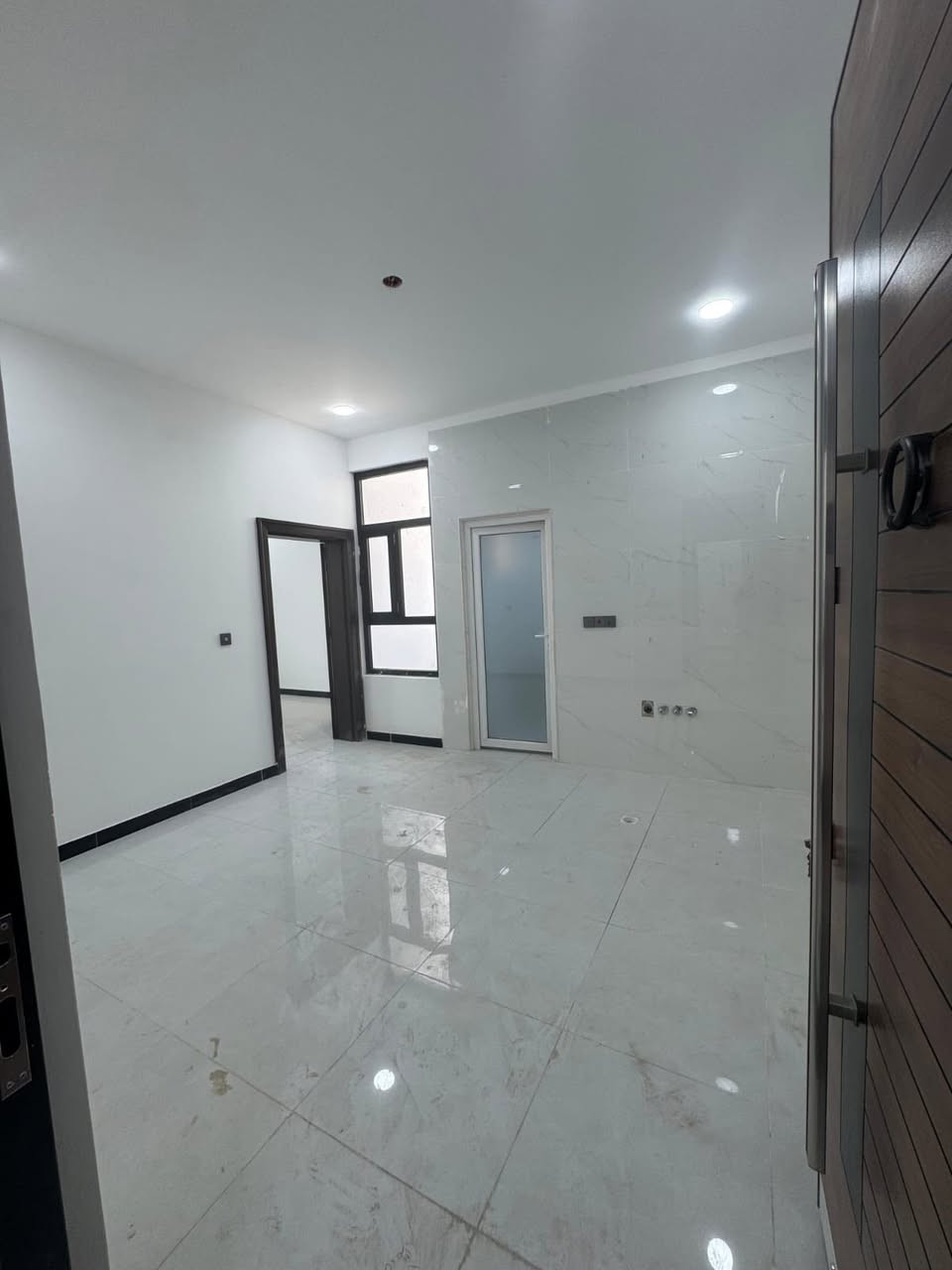 عمارة تجارية للبيع 
المساحة 70 متر
واقع الحال 135 متر مع ترك امامي 100 متر 
في بغداد / الاسكان / شارع 23 /قرب كلية المأمون 
الواجهة 8 متر 
واردها الشهري ٥ مليون 
تحتوي على 7شقق و محلات عدد 2
تحتوي كل شقة على ( غرف نوم عدد 2 و صالة و مطبخ و صحيات )
للاستفسار الاتصال

***********
