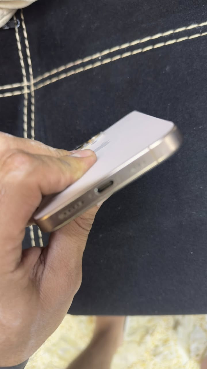 السلام عليكم
للبيع ايفون 16برو ماكس 
ذ 257
ب91
باقي شهرين على الضمان 
السعر 1325


**إذا كنت صاحب هذا الإعلان وتريد حذفه لأي سبب، رجاءا أرسل رسالة إلى الدعم الفني**