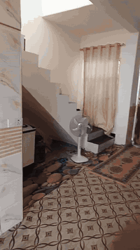 دار للبيع مساحه ١٠٠عكاده غرفه ومطبخ مفتوح ع الصاله واستقبال حولي الخصيمه مجمع حجي هندي منطقه مخدومه قريب ع السادين السعر ع الخاص ***********
