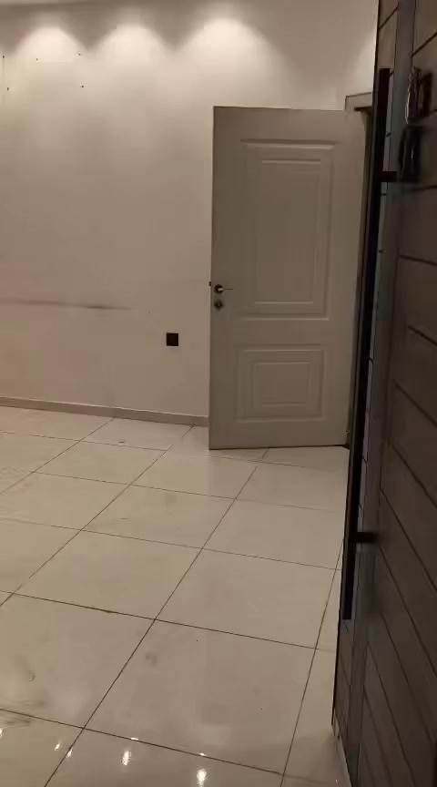 شقه طابق اول
مصعد ٢٤
غرفتين وصاله ومطبخ وخدمات وبلكون
الايجار ٦٥٠
الاعظميه شارع قاسم
للاستفسار ***********
