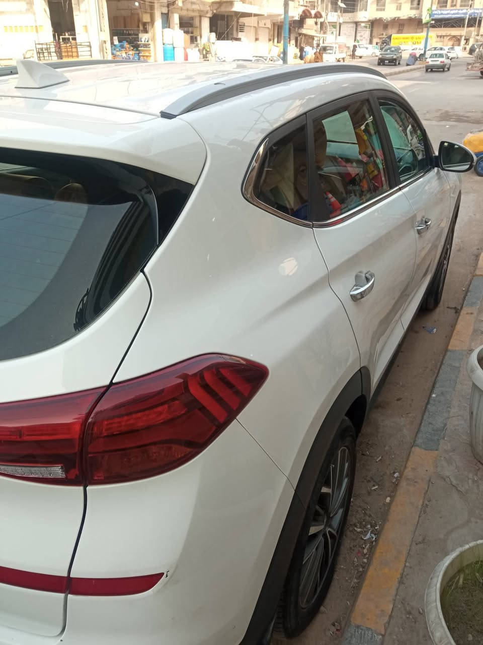 توسان للبيع موديل 20 بغداد باسمي مكان في نجف السعر الخاص ***********
