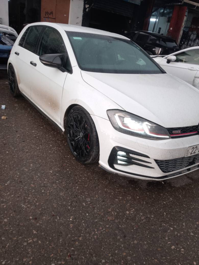 1-كولف 2021  GTIگير عادي
2-پيش و پاشي كةپسة ضمان شركة
3-ارباك كپس بةشةرتي ضماني شريكةي
4-تةنها 1جاملغ بغ بةبي ناوي بدون دواخل
5-كيرومكينة كةپس 2.0 GTI شركة
6-دعامي لو دعامي بةشةرت كامل SPORT
7-رادار 360° شاشةوكاميرة حساس 4مودي ليخورين كوشن كارةباي هيتر تاخم ويلي RAYS زور شازة دينارةك مةسرةفي نيية 
8-سحري 145 مجال گورينةوةش دةكةي
9_فعس و هةزةو سةنةوي رةقةمي هةموو نويية *********** أربيل, العراق
