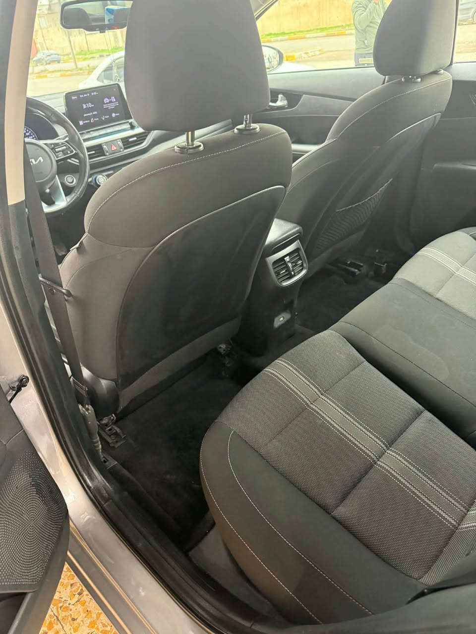 فورتي 2023 
محرك 20دوش
ماشية 27ميل 
فول مواصفات
تدفئة كشنات  +استيرن 
فتحة سلايت 
وباقي المواصفات المعروفة 
والسيارة كلش نظيفة 
الضرر تبديل باب الخلف عكس السايق بدون ايرباك 
للتواصل ع الرقم ‭0770 424 8690‬ موصل, نينوى
