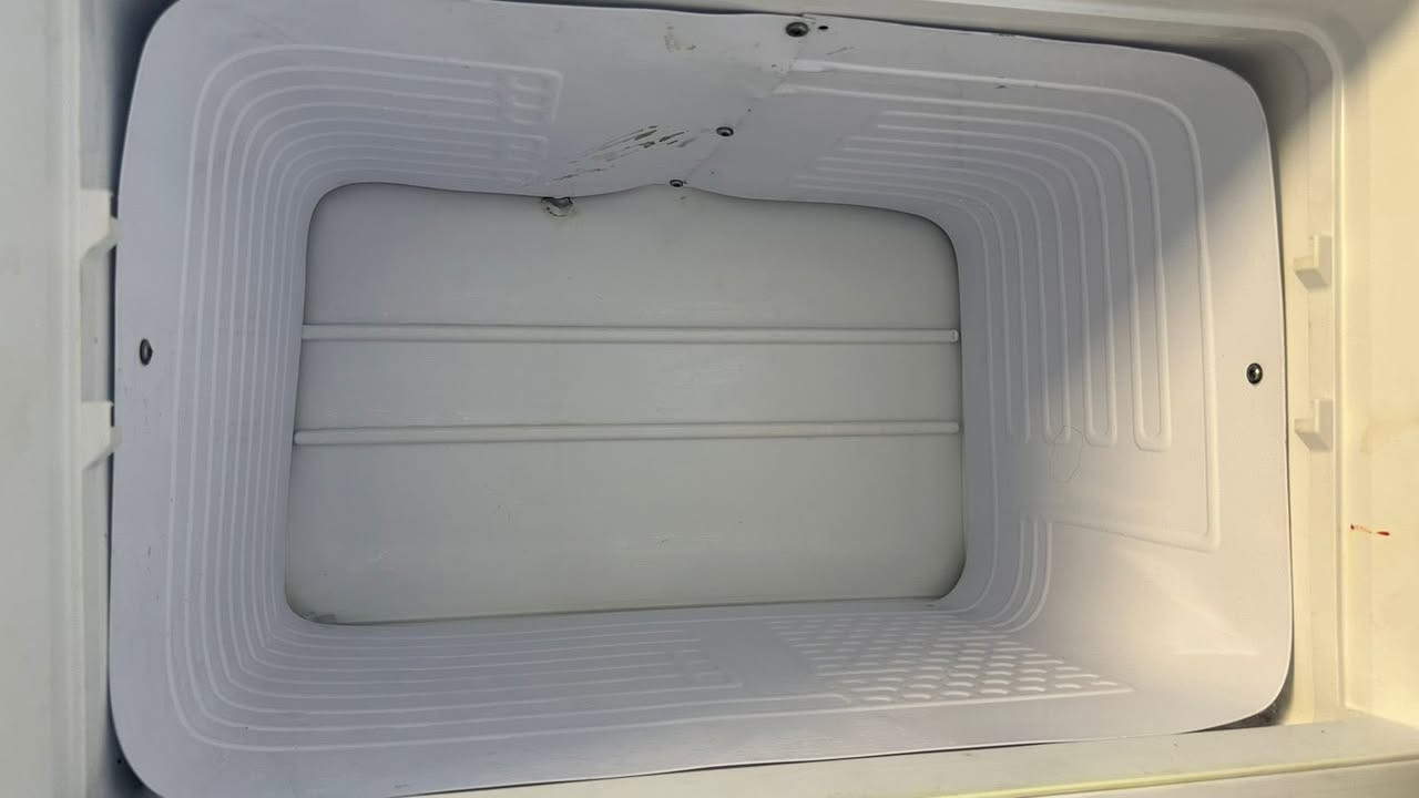 ثلاجه للبيع السعر 150 قفل نظيفه  بشرط عله الشغل المكان الدوره شارع 60 الهاتف ***********
