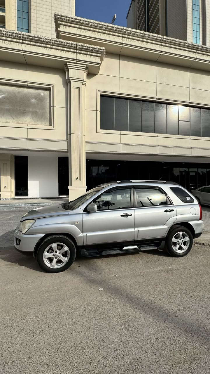 السلام عليكم 
للبيع فقط … للبيع فقط بدون مراوس
سبورتج 2010 TLX  
  السيارة رقم بغداد وبأسمي تحويل مباشر
اعلى مواصفات ٤ سلندر٢٠٠٠ 
ماشية 94 الف كيلو  
مواصفاتها 
كشنات جلد بلادية وداخلها لون اسود
فتحة بل سكف 
مرايات جانبية كهرباء 
دوسات جوه بيبان 
الويل اكبر حجم 
تدفئة كشنات 
عليها شاشة جديدة 
وكامرة خلفية تصور 2k
تحكامات ستيرن
الصدر والحدادية كلها جديدة وجاهزة بالكامل    
بيها صبغ فقط دعاميات وبارد اصبعين بل بنيد فقط وبارد بالباب الخلفية جهة عكس السائق جدًا خفيف 
سعرها ١٤٠ وبيها مجال بسيط 
مكان السيارة بغداد منطقة علي الصالح مقابيل مرور الطوبجي
اي استفسار الاتصال على الرقم ***********
***********
