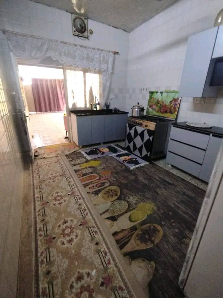 السلام عليكم 
دار للبيع مساحه ١٤٠م طابو صرف البيت على ساحه ونظيف جدا.. موقع أبي غرق..حي الجواد قرب جامع المتقين خلف مجمع سيد عقيل 
السعر 67 للشراي السعر جدا مناسب 
نستقبل كافه العروض 
للاستفسار *********** مكتب حجي سيف
