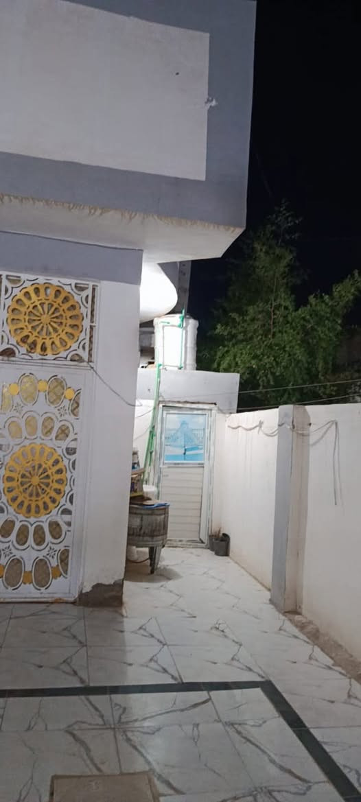 بيت للبيع مقابل قرية الغدير في النجف شارع المطحنة مساحة 200 متر يحتوي على غرفتين وصالة واستقبال ومطبخ البناء طابوك اساس وسقف صب كونكريت.  م. الفهد للعقار 
***********من طرف رنا أمانة الله

