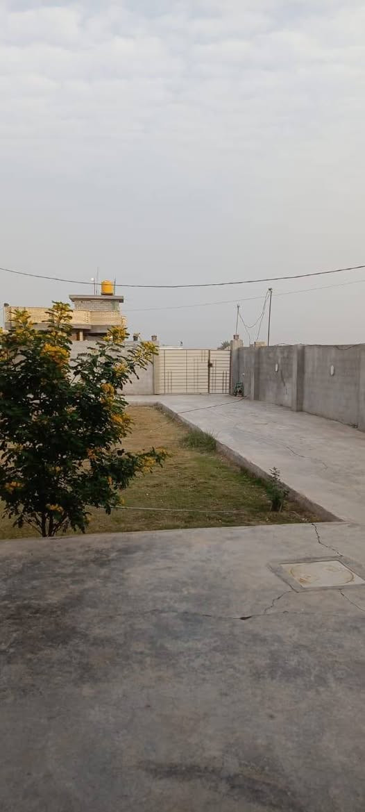 السلام عليكم من بغداد قضاء المحمودية دار سكن المساحه الأرض الكلي ٦٢٥ متر مربع البناء ٣٠٠ متر يحتوي على دار ومشتمل مزدوج للاستفسار الاتصال على الرقم *********** واتساب ***********او مراجعة المكتب أنوار المصطفى للعقار والمقاولات العامه المحمودية حي العسكري شارع ٤٠
