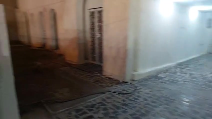 🏡 بيت للإيجار – زيونة / محلة 710
بالقرب من جامع وهيب الفرج – موقع مميز على شارع تجاري.

📐 المساحة: 400 م²
📏 الواجهة: 15 متر

مواصفات العقار:
• طابق أرضي فقط
• صالتان كبيرتان
• غرفة طعام
• غرفتا نوم
• حمّامان
• غرفة حارس
• كراج
• حديقة

يفضل روضة او مقر شركة أو  استخدام تجاري 

📞 للاستفسار والتفاصيل التواصل على الارقام 👇 
***********  
***********
