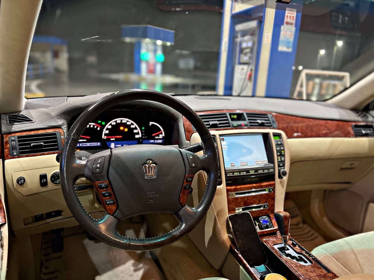 بەس فرۆشتن شاهینە بڕاوە ماشالله لە ماڵی هەمو لایەکcrown2006  مەکینە بچوک گێر گەورە مەکینەو گێر بەشەرت ٦٧ هەزار رۆشتوە بەسمە رەساسی دو دوگمە کامل جایز کراوە جام هەڵگیراوە گەرمی بەستراوە حەمامو پۆڵیش کراوە بئ دەحمو لئدراوە شاشەو کامیرە ئاوێنە شەفتو هیتەر چوار تەیەی ویلی خاوێن بەس شوێن بڕاوەکەی بۆیاخە سحری «$٥٠» کەم مەجال موشتەری نی تێل مەکە لەگەڵ ڕئزم  سارەکە بەحام جوانە 
شوێن / ژاراوە /قەڵادزێ/***********
