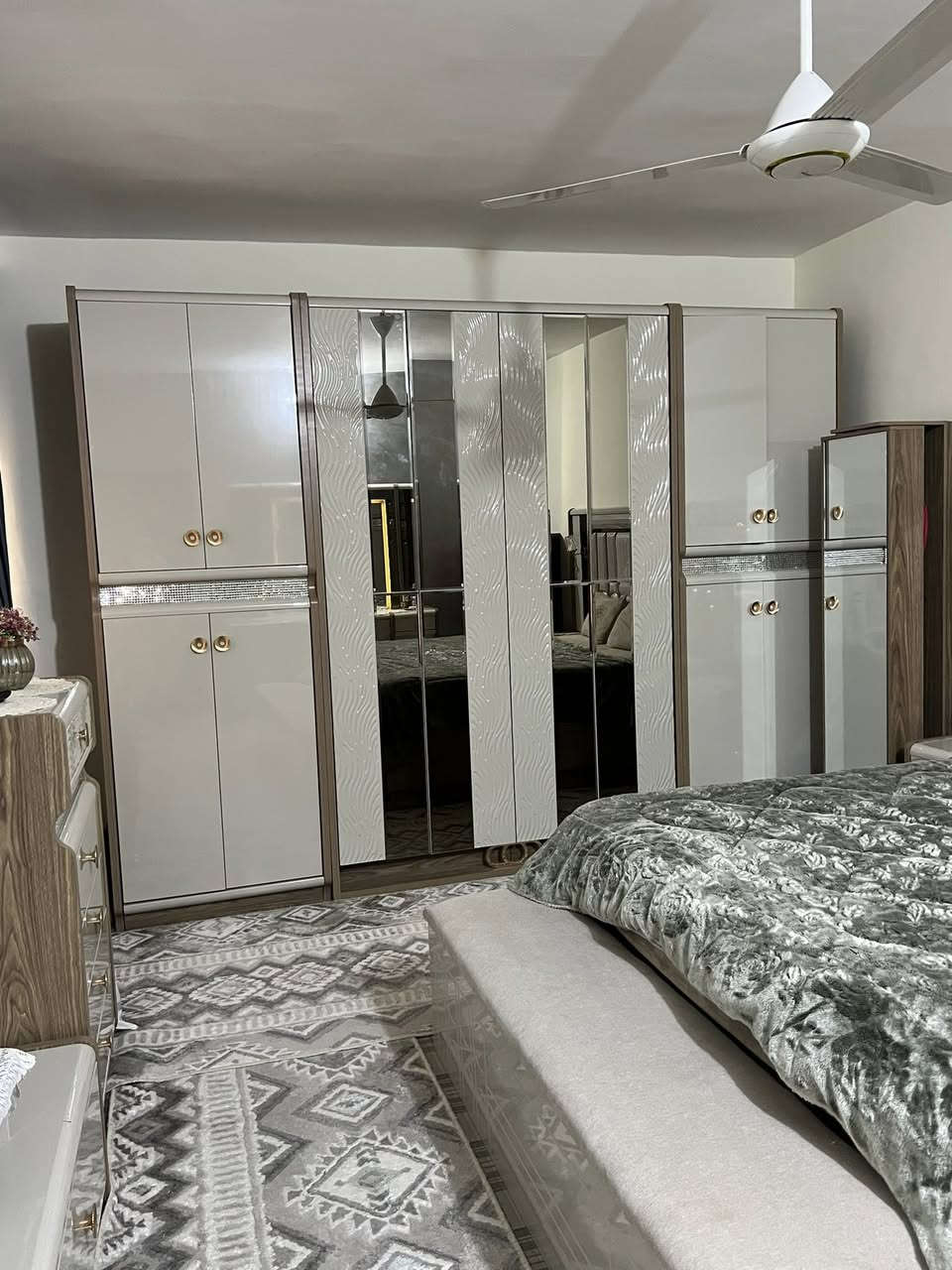 غرفه جديده بعدها مستعمله فقط 5 شهور اريد ابيعها لان مساحه غرفتي صغيره الغرفه اخذتها ب3 ملاين اريدها بمليونين مكاني لدوره


**إذا كنت صاحب هذا الإعلان وتريد حذفه لأي سبب، رجاءا أرسل رسالة إلى الدعم الفني**