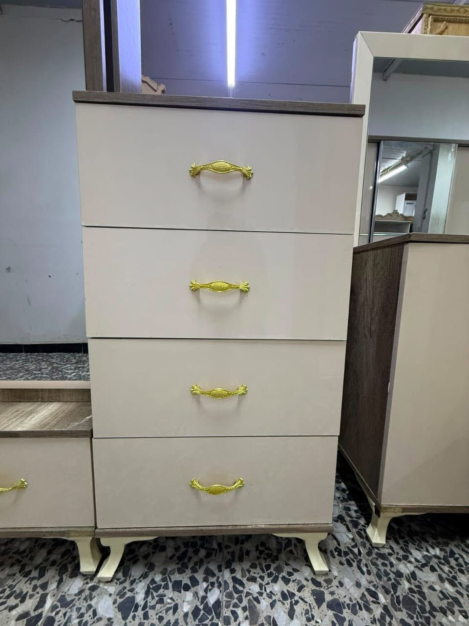 550 مع نقل وشد 8 قطع نضافه 95 بلميه ماركه باب اول للاستفسار رقم الواتساب
***********

