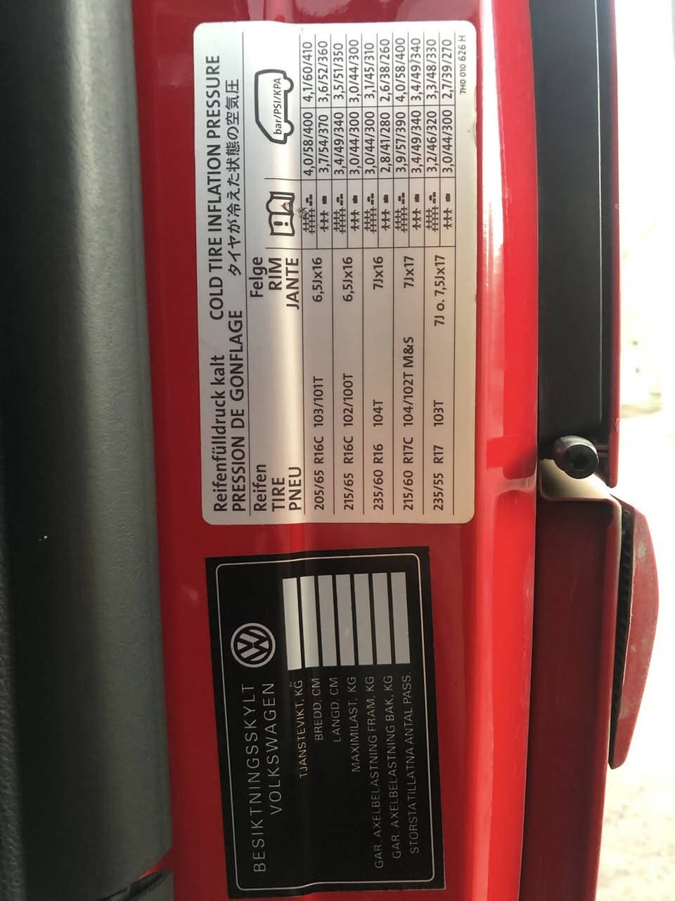 سلام عليكم سياره فولكن سواكن سبعه راكب للبيع موديل (٢٠٠٨) بلاديه محرك خمسه سلندر كاز توربو كير اوتوماتيك وقفل سرعه رقم اربيل دولي باسمي تدفئه وتبريد ثلاث قطع مصبوغه صبغ عام باوروبا مكفوله من الضربه مكاني كربلاء رقم الموبايل (***********) مع الواتساب عارضه (١٣٥) ورقه وبيه مجال
