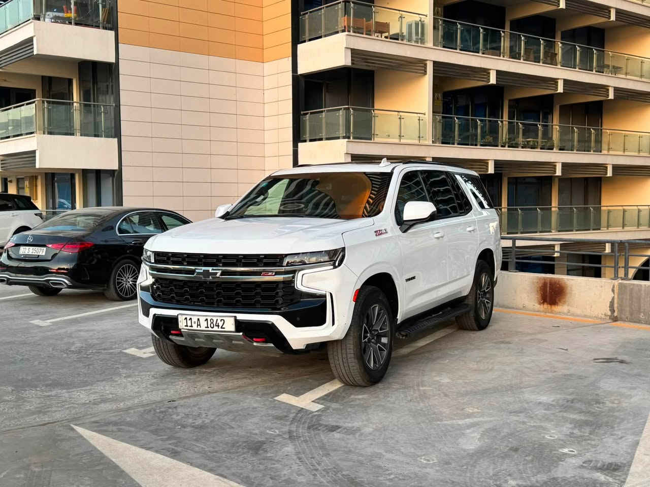 TAHOE Z71 2023
رقم بغداد مميز 
ماشيه ٤٤ الف ميل
كامل مواصفات
بانوراما
رادارات ٣٦٠ درجه 
كامرات ٣٦٠ درجه
مقاعد جلد كهرباء vip
مقاعد تدفئه وخزن
مقود تدفئه
حساس امامي خلفي
صندوق كهرباء
شاشه كبيره
عدادات شاشه
شاحن تليفون
هند بريك كهرباء
محرك وكير وميكانيك وكهرباء مكفول بلادي
ضرر ٣ قطع اماميه صور الحادث خاص
السعر ٣٦٣٠٠$ 
الموقع مجمع بوابة العراق 
للاستفسار ***********
