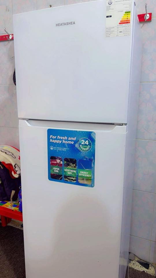 ثلاجة للبيع، نظافة 90%، السعر 325 ألف دينار. للاستفسار: ***********
