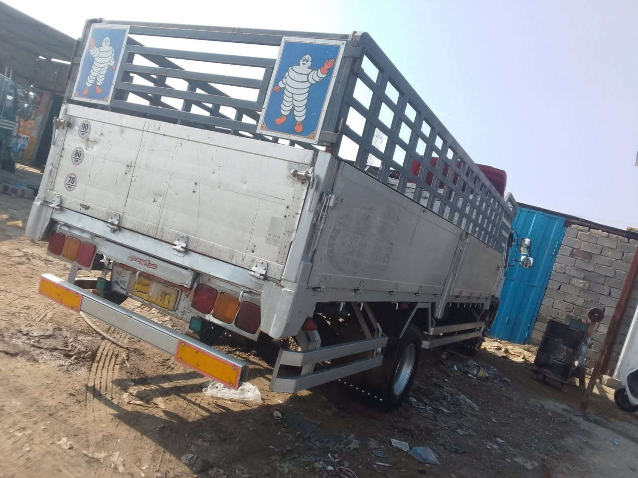 السلام عليكم هينو انكر ثمانين سوبر ابو شفه طول سته وربع تخم تاير 19 ونص رقم بصره  تحويل ثاني يوم موديل 97 مستلم وصل لوحات وسنويه السعر 180 بيها مجال العنوان الشطره الدلال علي العكيلي 
الرقم الهاتف ***********
