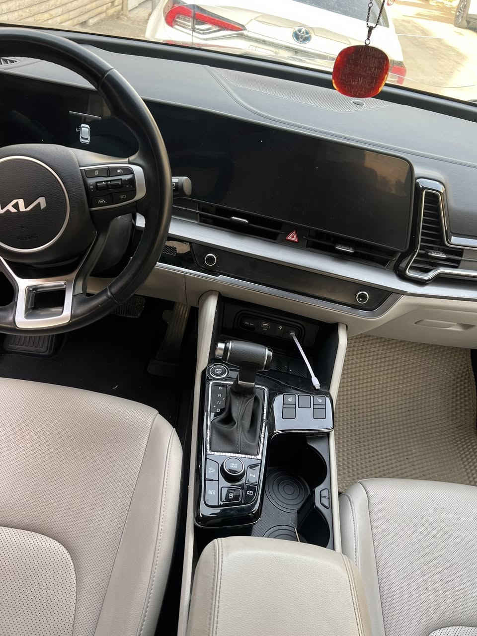 كيا سبورتج 24 ماشيه 27 الف كيلو رقم اربيل مكاني بغداد ضربه الوارد بنيد مصبوغ والجاملغ نفسه بي بارد فقط 
سعر 200 $
***********
