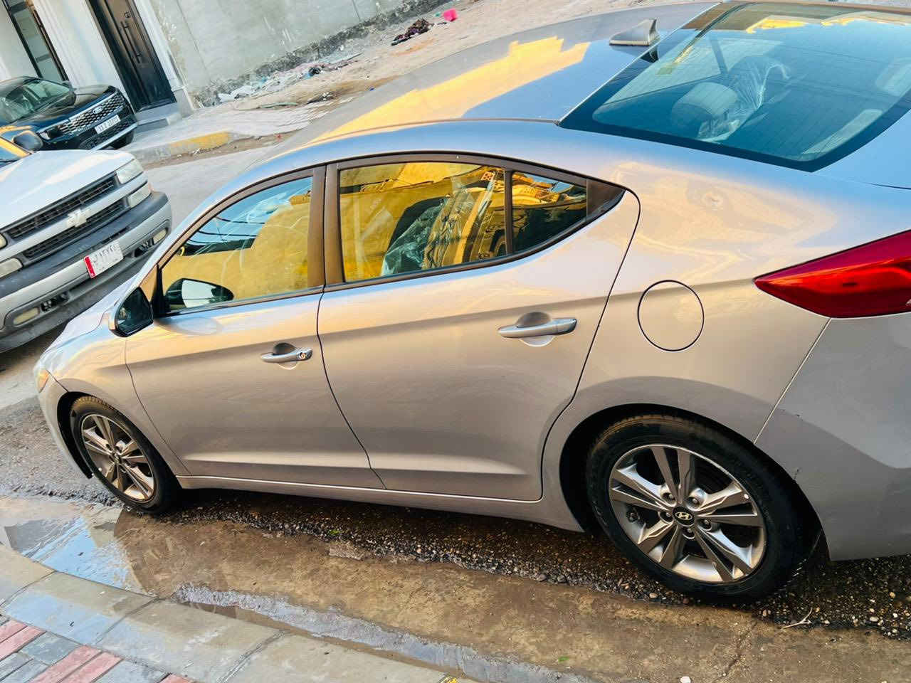 السلام عليكم 
النترا 2017 للبيع 
رقمها شمالي سليمانية وبأسمي 
محرك 2000 حادثها قطعة وحدة بنيد 
السعر 120 بيها مجال بسيط 
مكاني الانبار / الرمادي 
للاستفسار الاتصال على ***********
