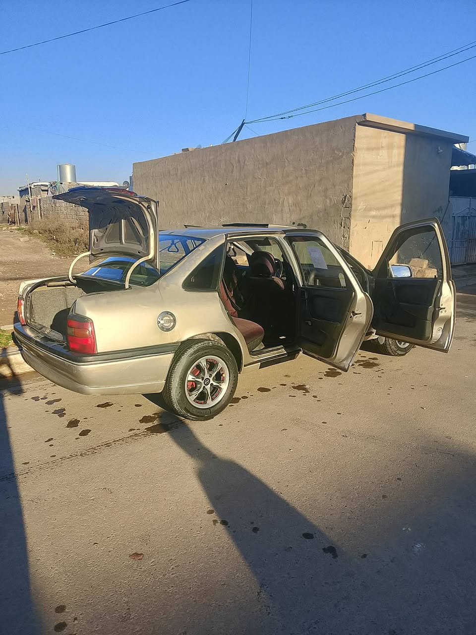 السلام عليكم اوبل فكتره موديل ٨٩ محدثه ٩٣حجم ٢٠ للبيع رقم انگليزي بسمي شرط التحويل طخم تاير جديد گير ومحرك بشرط السعر 46وبيها مجال الاستفسار على الرقم ***********
