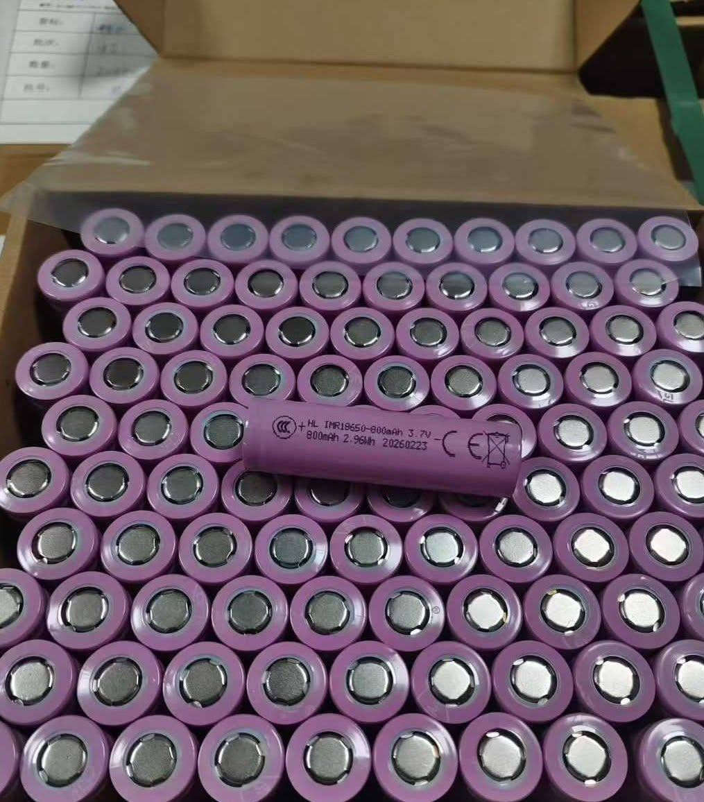 The HL IMR18650-800mAh 3.7V is a high-performance Lithium-ion Manganese Rechargeable battery.IMR chemistry is inherently safer than standard Li-ion cells,offering high discharge rates,low internal resistance, and excellent thermal stability without requiring a built-in protection circuit board.Perfect for professional-grade lighting devices that demand consistent high voltage and brightness.
Headlamps for mining or outdoor exploration.
Tactical LED flashlights.
Searchlights and spotlights.
Rechargeable fan
Home solar fan
Bluetooth speaker
Cordless stick vacuum cleaners.
Robotic vacuum cleaners.
Electric mops and sweepers.
#LEDflashlight #RechargeableBattery #LEDbulblight #Solarledlights #FlashlightBattery #PowerBank #ElectronicDevices #GadgetPower #Bluetoothspeaker #BatteryReplacement #IMR18650 #LithiumIon #HighDrain #TechAccessories #800mAhbattery #Solarfloodlights


**إذا كنت صاحب هذا الإعلان وتريد حذفه لأي سبب، رجاءا أرسل رسالة إلى الدعم الفني**