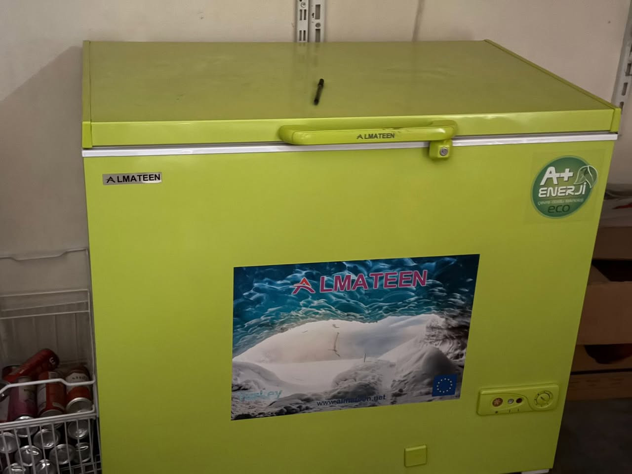 السلام عليكم غراض محل للبيع رفوف مع عارضات مع ميز غراض محل كامل كلو جديد. مستخدم شي قليل ***********
