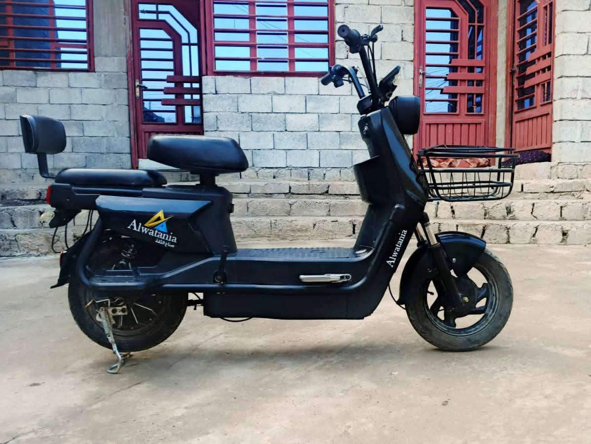 سلام عليكم ماطور شحن للبيع خمس بطاريات نضيف ومرتب سعر 200 تواصل ***********
