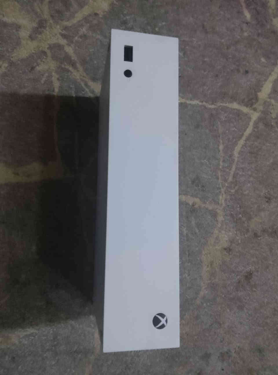 اكس بوكس سيريس اس نسخة 1تيرا سعر 500الف تجي وياه يده اضافية وبطارية وجميع وارياته الباور والHDMI او مرواس وي بلي فايف واطي فرق 50 الف  يجي بدون كارتونة هاذ رقمي واتس *********** مكاني البصرة كرمة علي
