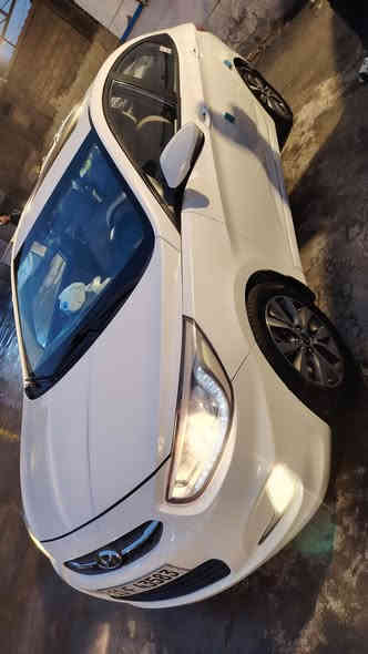 اكسنت خليجي 2017  تحكم حساسات شاشة فتحة  نظيفة كولش كير محرك صدر تدفئة تبريد كله مكفول سنوية جديدة سيارة جاهزة ما تصرف عليها دينار. 
سعرها مناسب لان عندي ظرف ومستعجل على بيعتها
بيها بارد وقطعتين صبغ.
السعر ١٠٥ بيها مجال بسيط.
***********
