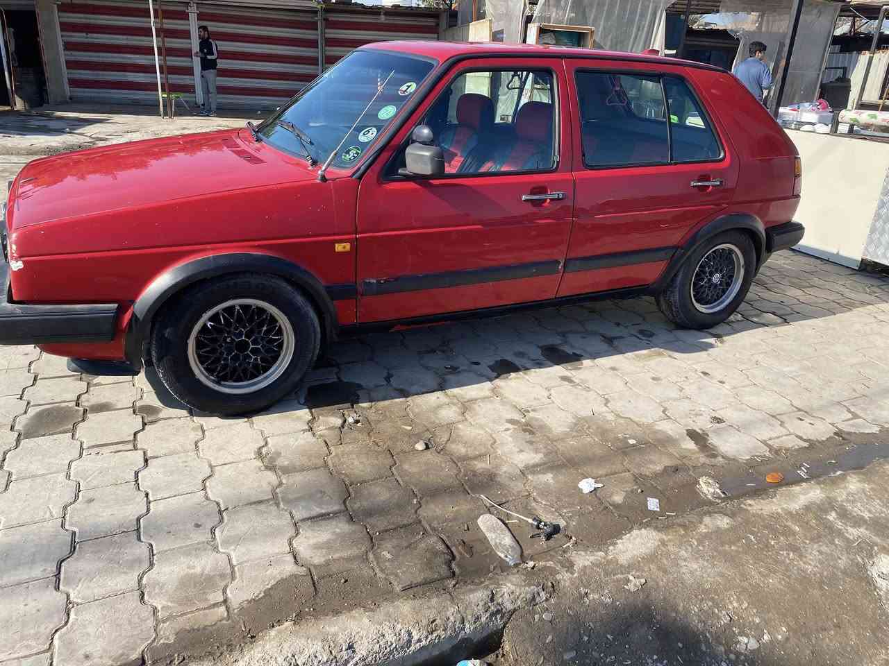 السلام عليكم كولف موديل 92سياره بلاديه لا ضربه ولا صبغ ولا خياس أوربي كير عادي رقم بغداد حاىز ثالث وكاله فقط مكان بغداد حي اور  رقم الموبايل *********** اسعر 28
