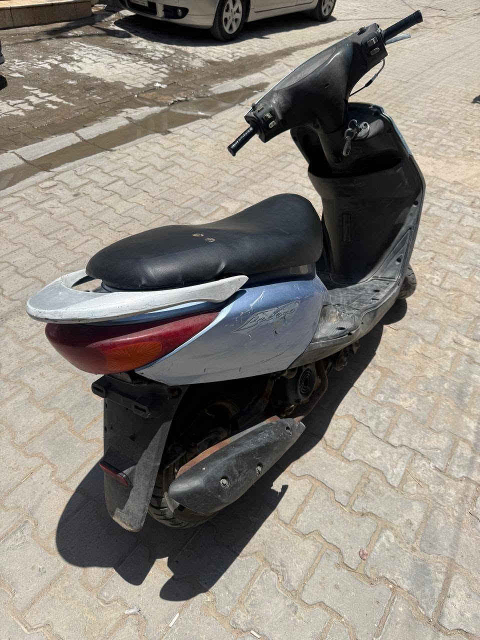 يااللة سلام عليكم شباب دراجة بريز للبيع لون ازرق نكرة سلف هندر اشاير لايت زنون عالي وناصي هورن صوتة عالي ستاند صفح قفل جنطة قفل سكان دراجة كاملة مابيهة اي نقص ونضيفة كلش شكد متتصور مال جناي الله يشهد مكينة ممفتوحه بلاديه جيب الف فيتر وياك وافحص مكاني بغداد الحرية السعر ٥٥٠ الشراي يتصل ويدلل *********** بي واتساب واهلا وسهلا بالجميع
