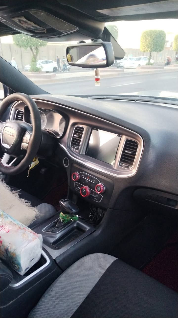 السلام عليكم جارجر مديل ٢٠١٥ سيارة محرك ٣٦٠٠ تويل سونار موجوده تخم ويل جيتي وتخم تيرات جديد شاشه جبيره سيارة مكان سيارة بغداد السعر ١٤٠ وبيه مجال رقم  ***********
