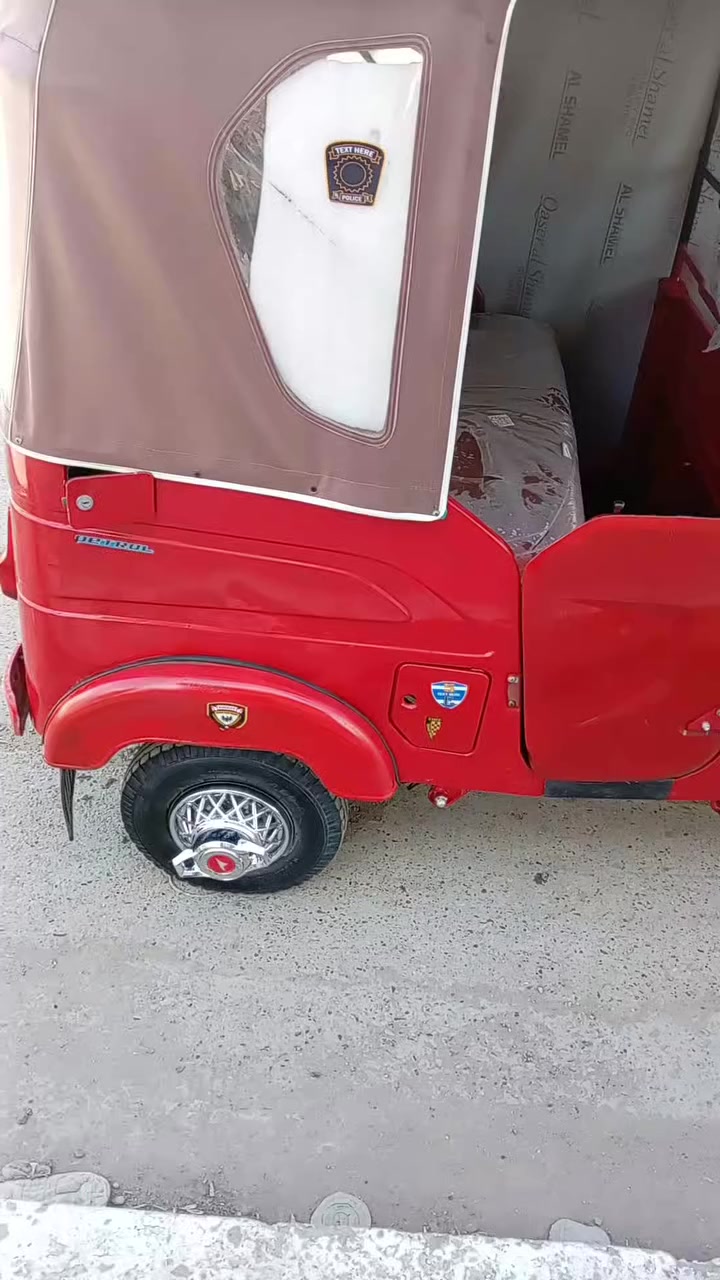 تك تك موديل ١٨ بديها ٢٢عنوانها بوب الشام قرب جامع الساده الطوال أوراقها المصطفى سعرها ٤٣٠٠للاستفسار الاتصال على الرقم***********
