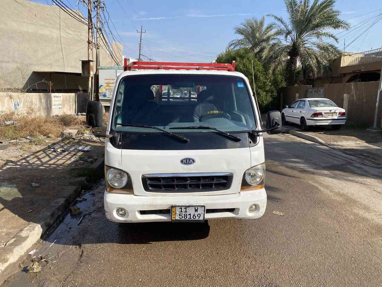 سلام عليكم كيه ام عيون للبيع  موديل ٢٠٠٣ سياره حلوه اكفل مكينه  وكير وشاصي واكسل  سياره بسمي مامطلوبه كهربائيه كلشي مابيهن سياره جاهزه سعر ٦۸       مكاني بغداد البلديات رقم ***********
