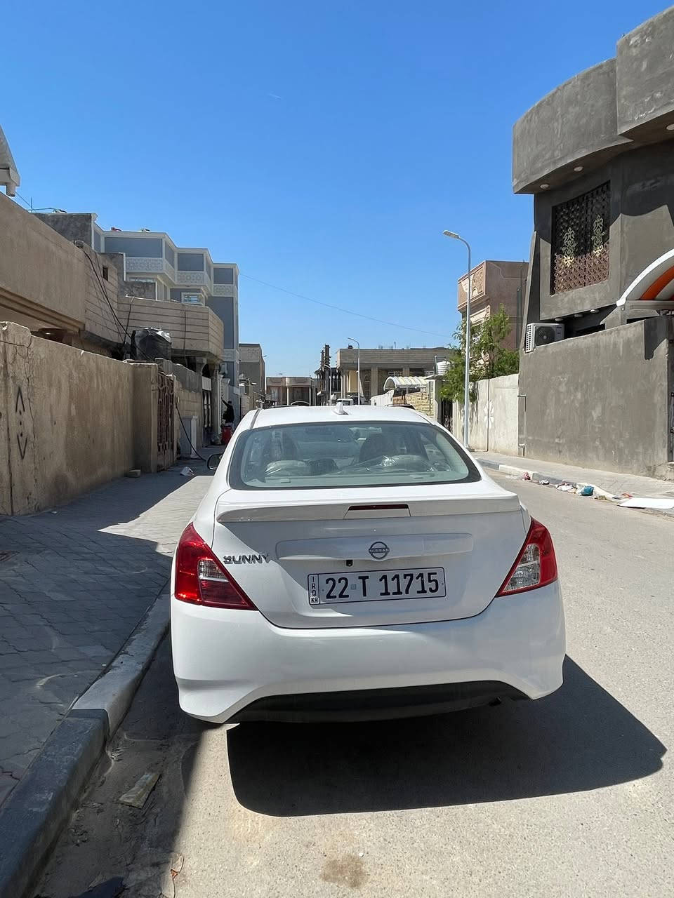 نيسان سني موديل 2024 سياره نضيفه وجديده كلش ماشيه ١٥ الف السياره ضربتها جنطه وجاملغ خلفي والصندوق مبدل ومصلحه وراجعه كامله السعر 115 وبيها مجال ***********

