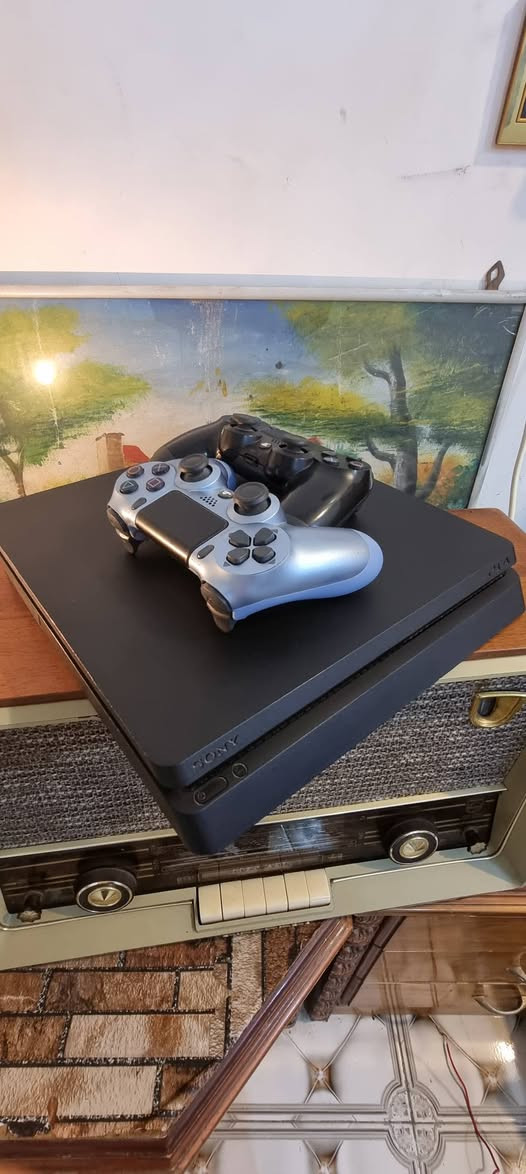 .
السلام عليكم  
جهاز ps4  سلم مهكر نظام 9.00  افضل نظام 
وأسرع تهكيره مال مكتب نبيل ثلاث ثواني يتفعل 
مساحه 500 GB يحتوي الجهاز 13 لعبه 
الجهاز نظافه تامه % 100 مامفتوح ولا مصلح نهائيا 
كامل بدون نقص جويستكات ثنين شغالات بدون مشاكل 
عنوان بغداد الشعب للاتصال او واتساب ***********
