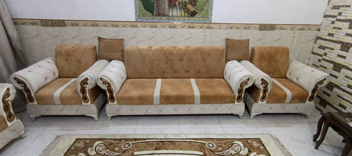 السلام عليكم 
تخم للبيع عشر مقاعد نضيف اي ضرر مابيه مستعمل قليل مكاني بغداد الامين الثانيه السعر 350 الفف
الشراي يتصل ***********
