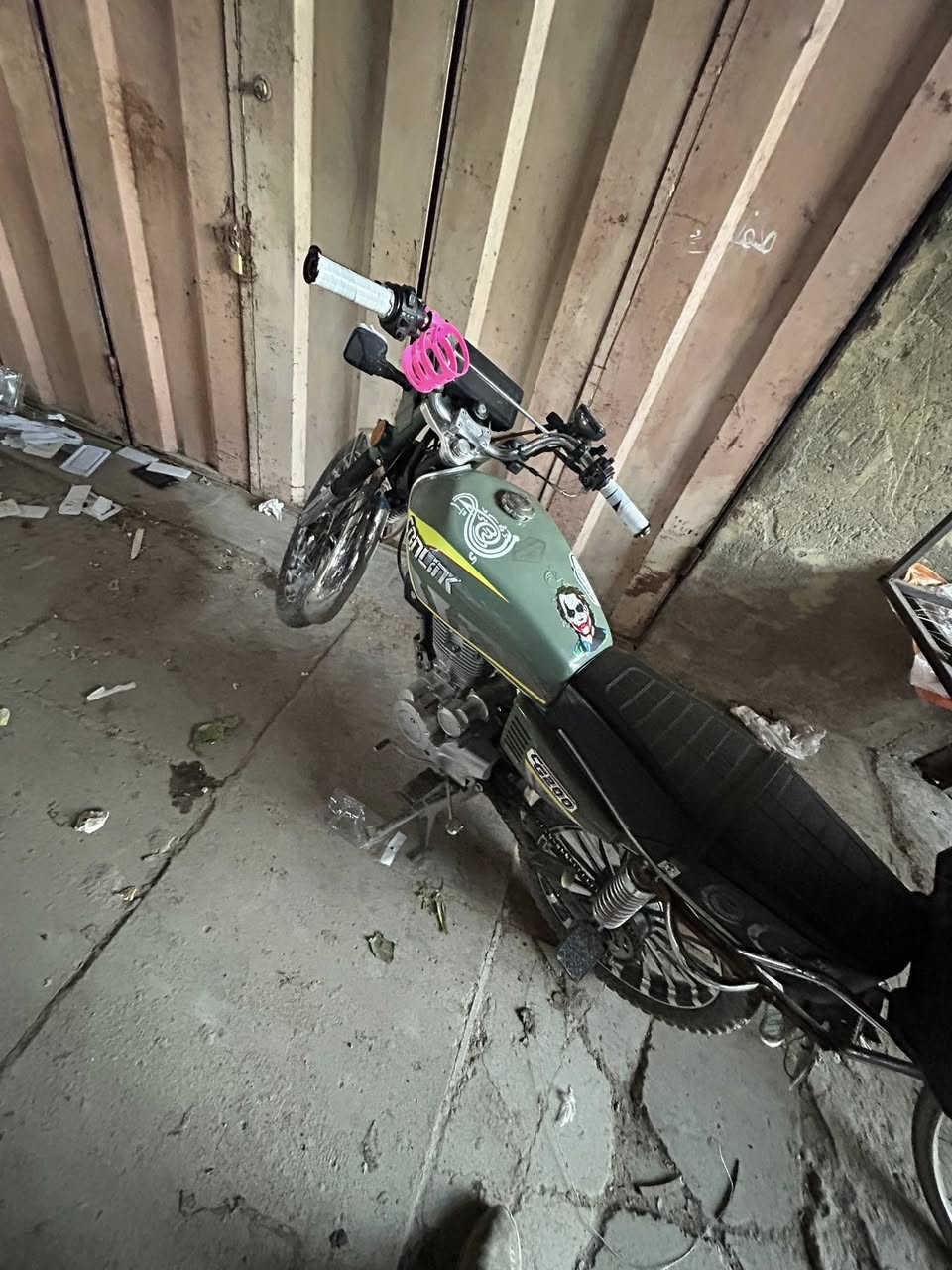 سلام عليكم يرانية 25للبيع كلة شغالة ما مفوح بيه برغي عزك غسلة وبك لايت وساير زوج بس وراق كاملة مكاني بغداد زعفراني *********** سعر ٦٥٠
