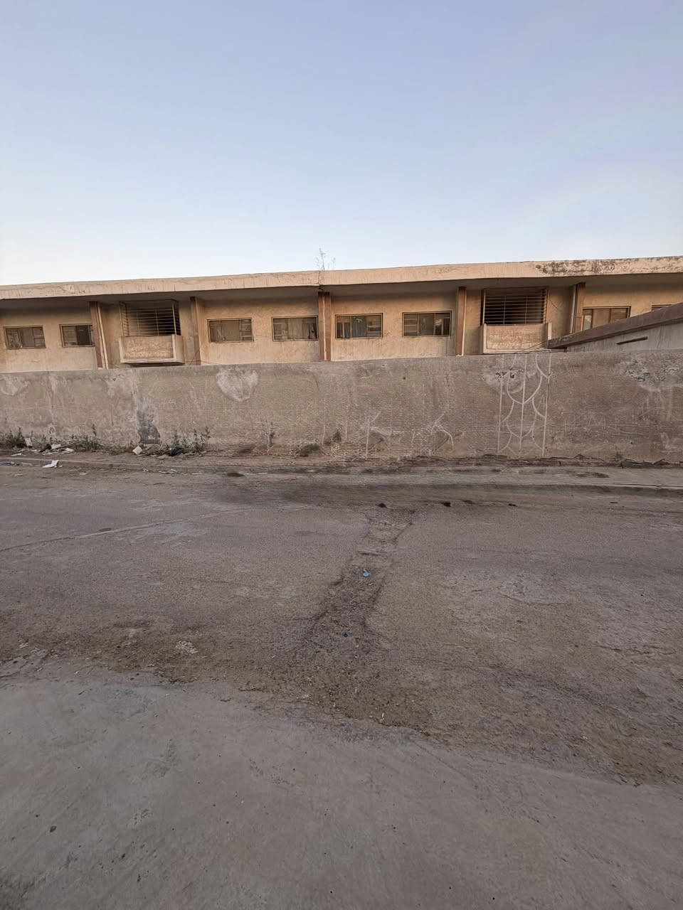 بيت 120م #للبيع واجهه 6 " بناء مو مقاول 2025 فوول "
استقبال و مطبخ و4 غرف نوم نظام سويتات 

#السعر 325 مليون وبي مجال / طابو ملك صرف
الشعب عدن مقابل مدرسة الأصمعي " موقع ممتاز و مرغوب"

***********
